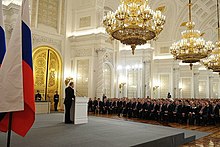 2014年3月18日、ロシア連邦議会にて上下両院議員、地域指導者らを前に演説を行うプーチン。クリミア編入を宣言した。