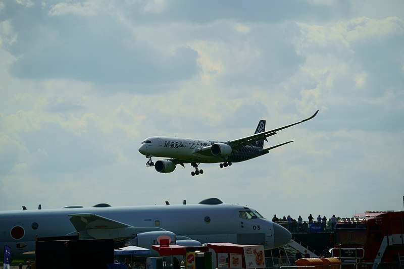 File:Airbus A350-900 (27893063798).jpg