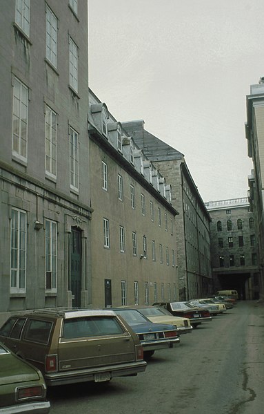 File:Ancienne Université Laval, 3, rue de la Vieille-Université, Québec 11-d.na.civile-81-5212.jpg