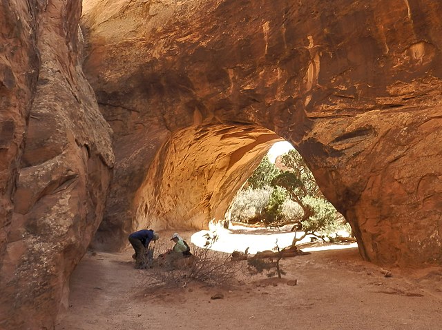 File:Arches_Nationalpark_Navajo_Arch_P4180554.jpg