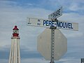 Croisement de l'Avenue du Père-Nouvel et la Rue du phare au site historique maritime de la Pointe-au-Père, Rimouski, Québec, Canada, en septembre 2012. Le phare est en arrière-plan.