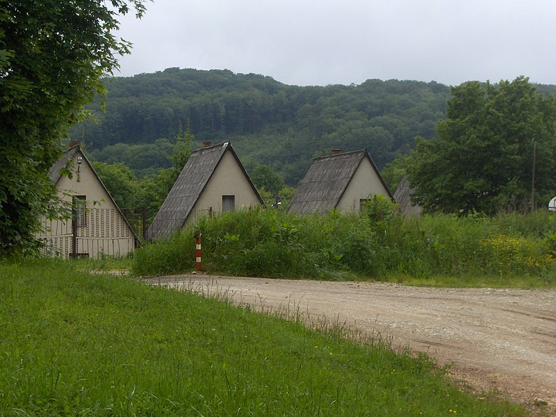 File:Bükkszentkereszt, Völgy utca.jpg