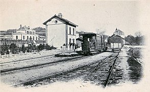 Le tramway de Versailles à Maule à son terminus.