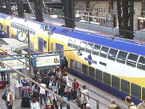 metronom-Doppelstockwagen (Bauart DBpza, 4. Gen.) in Hamburg Hbf, 2004