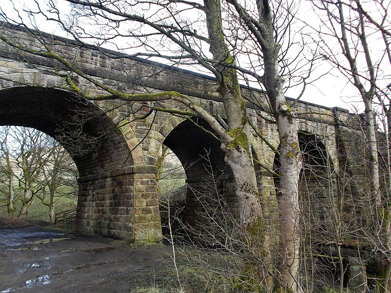File:Barber Booth viaduct - geograph.org.uk - 5716569.jpg