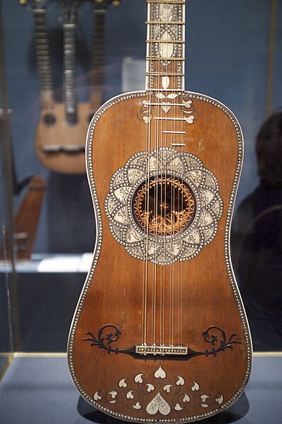 File:Baroque guitar (ca.1630-50), Matteo Sellas, The Met, NYC.jpg