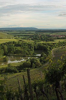 Steigerwald: Blick von der Stollburg bei Handthal auf den Schwanberg im benachbarten Landkreis Kitzingen