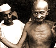 Беохар Раджендра Синха және Ганди.jpg