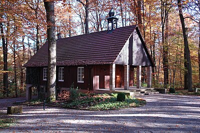 Bergfriedhof Tübingen Waldkapelle.JPG