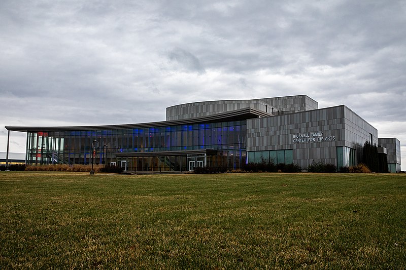 File:BicknellFamilyCenterForTheArts.jpg