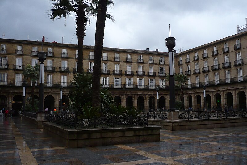 File:Bilbao - Plaza Nueva.jpg