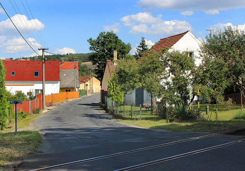 File:Blížejov, Nahošice, middle part.jpg