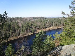 Blacktjärnen från den branta östra sidan 27 mars 2020.