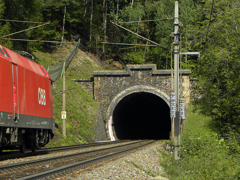 File:Breitenstein - Gamperl-Tunnel.jpg