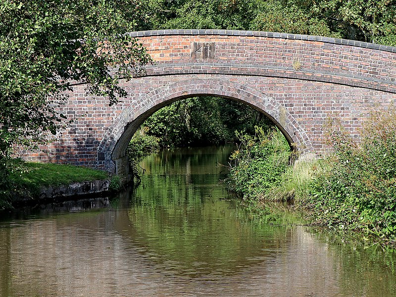 File:Bridge No. 47, Caldon Canal.jpg