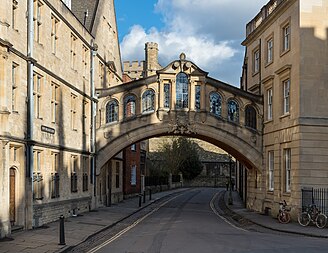 English: Bridge of Sighs in Oxford, view from the west, with a shadow cast by the Bodleian Library building falling on the bridge.