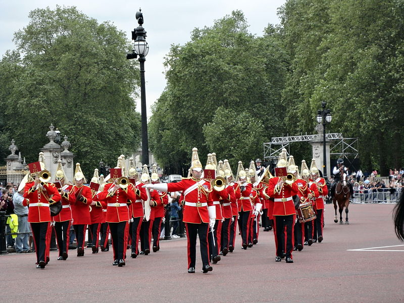 File:Buckingham Palace 41 2012-07-05.jpg