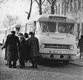 Busse am Grenzübergang Sonnenallee, Dezember 1963