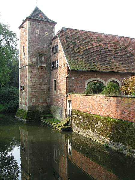 File:Burg Hülshoff Havixbeck-4.jpg