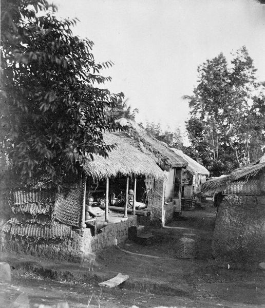 File:COLLECTIE TROPENMUSEUM Een kampong in Lombok. TMnr 60002160.jpg