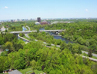 <span class="mw-page-title-main">Colonel By Drive</span> Scenic parkway in Ottawa, Ontario, Canada