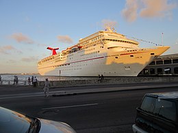 Paradisul carnavalului a andocat în Havana, Cuba.jpg