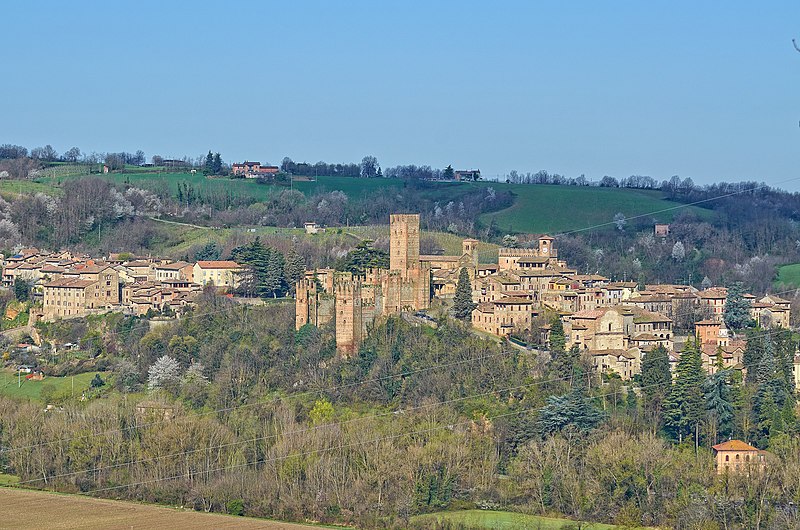 File:Castell'Arquato, uno sguardo più ampio - panoramio.jpg