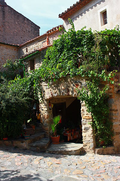 File:Castelnou (66), un des plus beaux village de France31.jpg