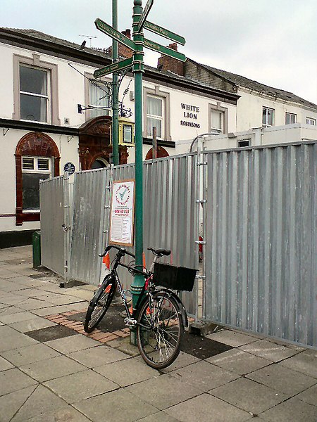 File:Chained Bicycle - geograph.org.uk - 2888165.jpg