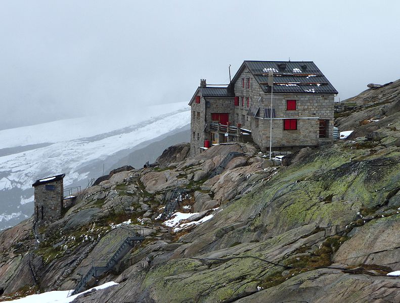 File:Chata Monte Rosa.jpg