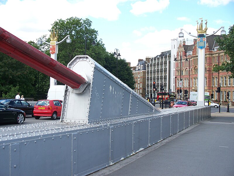 File:Chelsea Bridge cable.JPG