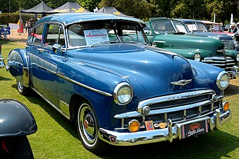 Chevrolet Deluxe Sedan 1949 (25573610058).jpg