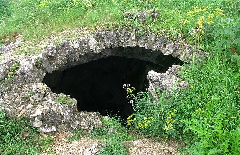 File:Cistern, Kozan Castle 03.JPG