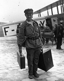 Грузчик багажа в форме авиакомпании, аэропорт Ле-Бурже, 1922 год