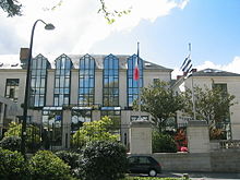 Façade du Conseil Général de la Loire-Atlantique. Le Gwenn ha Du est hissé à côté du drapeau tricolore