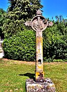 Croix ancienne, devant le cimetière