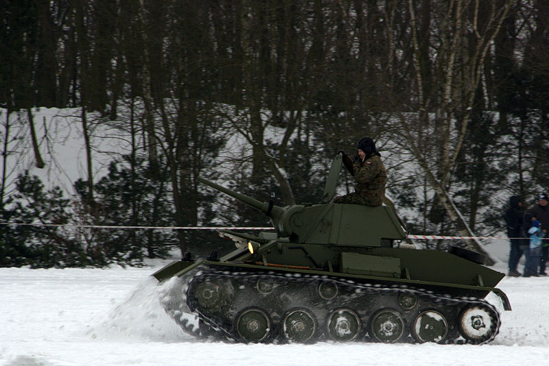 File:Czołg T-70 2.jpg