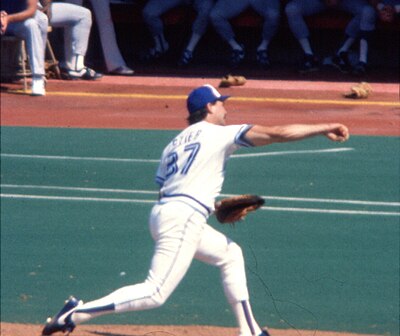 Dave Stieb pitching in 1985