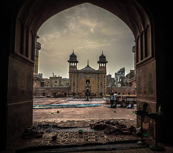 "Dawn_at_Wazir_Khan_Mosque" by User:Muh.Ashar