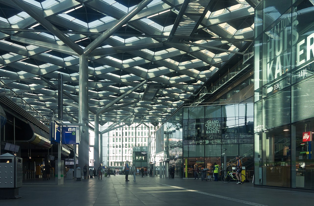 File Den  Haag  centrale  hal van Station  Centraal foto3 