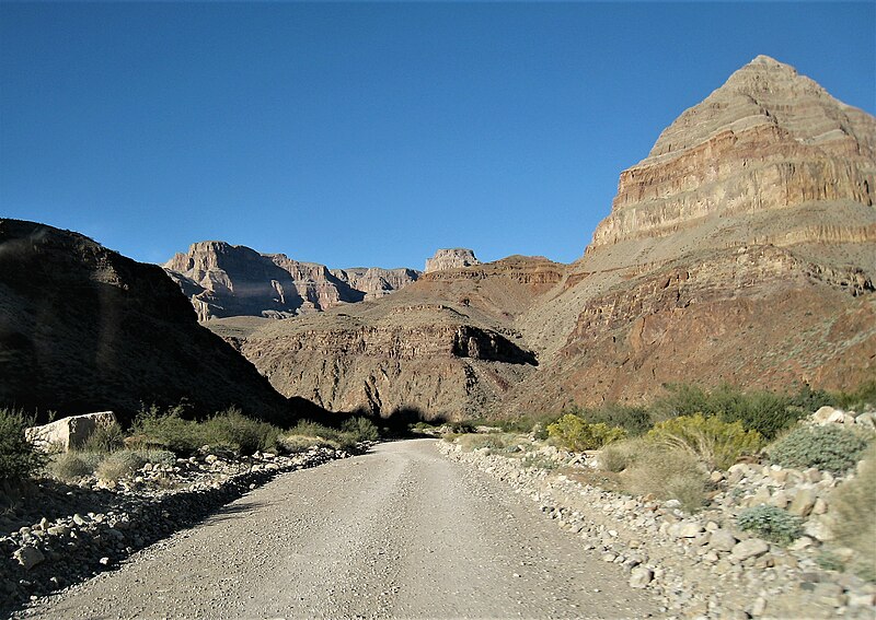 File:Diamond Creek Road and Diamond Peak.jpg