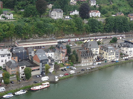 Gare de Dinant is rather unsightly, but it is ideally located a few steps away from the Meuse, right in front of the citadel and collegiate church