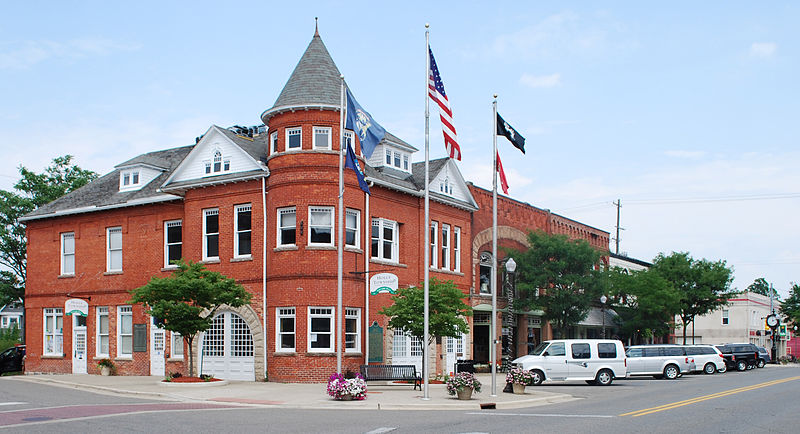 File:Downtown Holly MI C.jpg