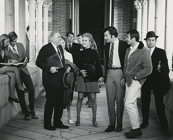 Sandra Dee (center) as Nancy Wagner