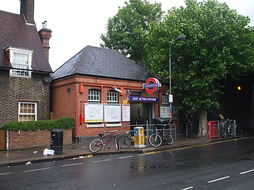 East Acton stn entrance