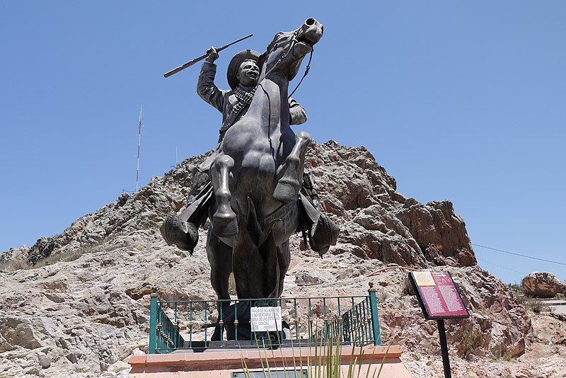 File:Estatua, Francisco Villa - panoramio (1).jpg