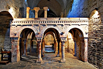 La tribuna del priorat de Serrabona, el més bell conjunt esculpit del romànic del Rosselló