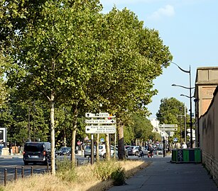 La rue de Charenton au niveau de la porte de Charenton.