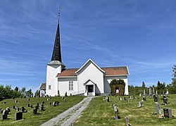 FLUBERG KIRKE Søndre Land, Norway (Lutheran church, 1703) Kirkegård gravsteiner (cemetery) etc 2021-06-01 IMG 1289.jpg