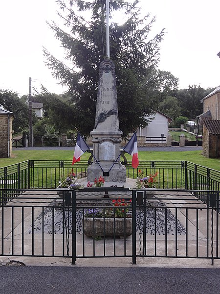 File:Fagnon (Ardennes) monument aux morts.JPG